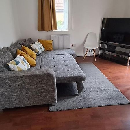 Private 2 Bed Flat Close To Excel & City Airport London Kültér fotó