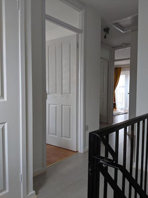 Private 2 Bed Flat Close To Excel & City Airport London Kültér fotó