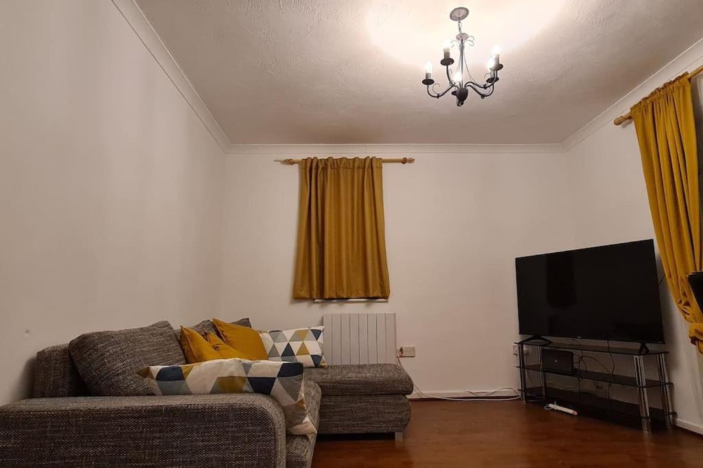 Private 2 Bed Flat Close To Excel & City Airport London Kültér fotó