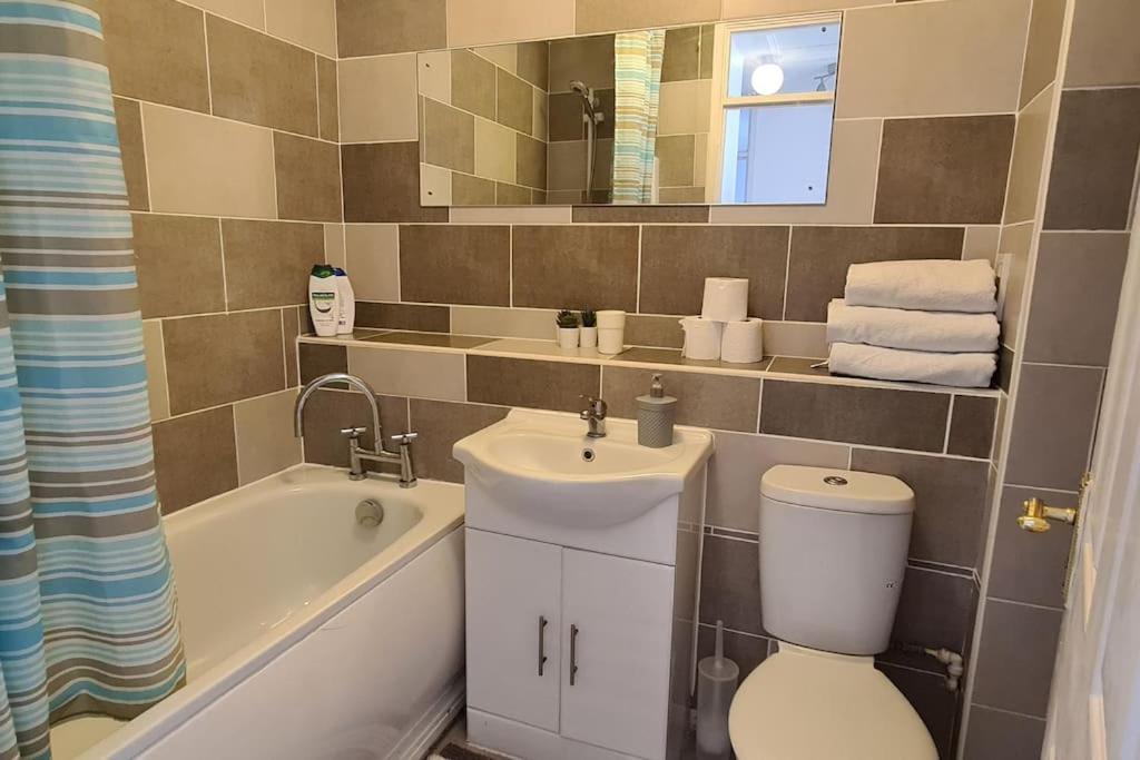 Private 2 Bed Flat Close To Excel & City Airport London Kültér fotó